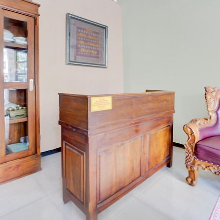 Oyo Life 93083 Nova Jaya 3 Homestay Syariah Lamongan Luaran gambar