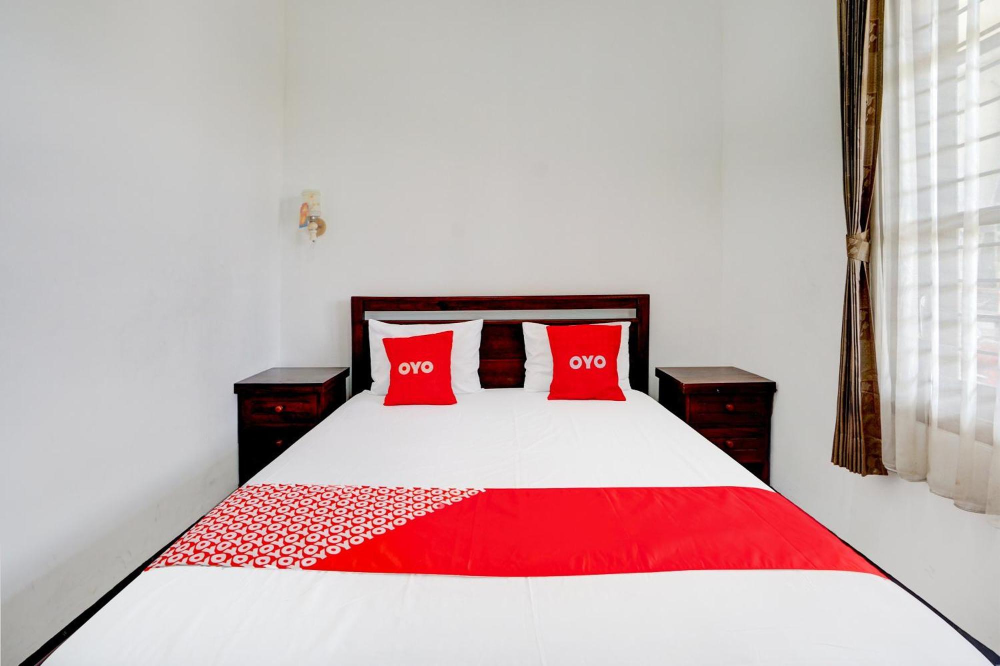 Oyo Life 93083 Nova Jaya 3 Homestay Syariah Lamongan Luaran gambar