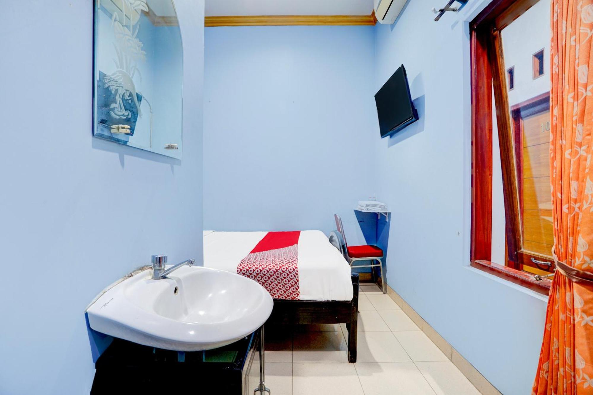 Oyo Life 93083 Nova Jaya 3 Homestay Syariah Lamongan Luaran gambar