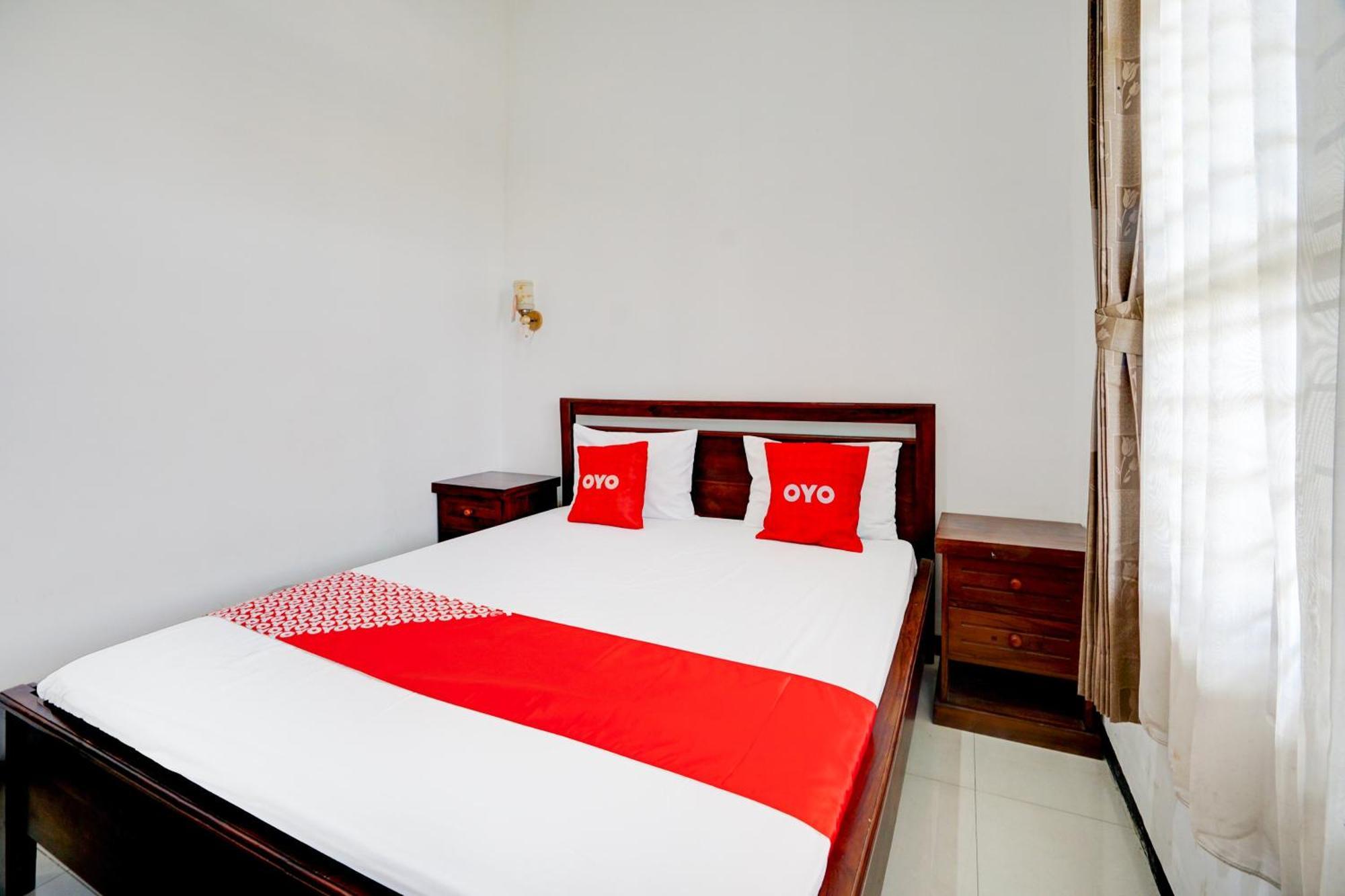Oyo Life 93083 Nova Jaya 3 Homestay Syariah Lamongan Luaran gambar