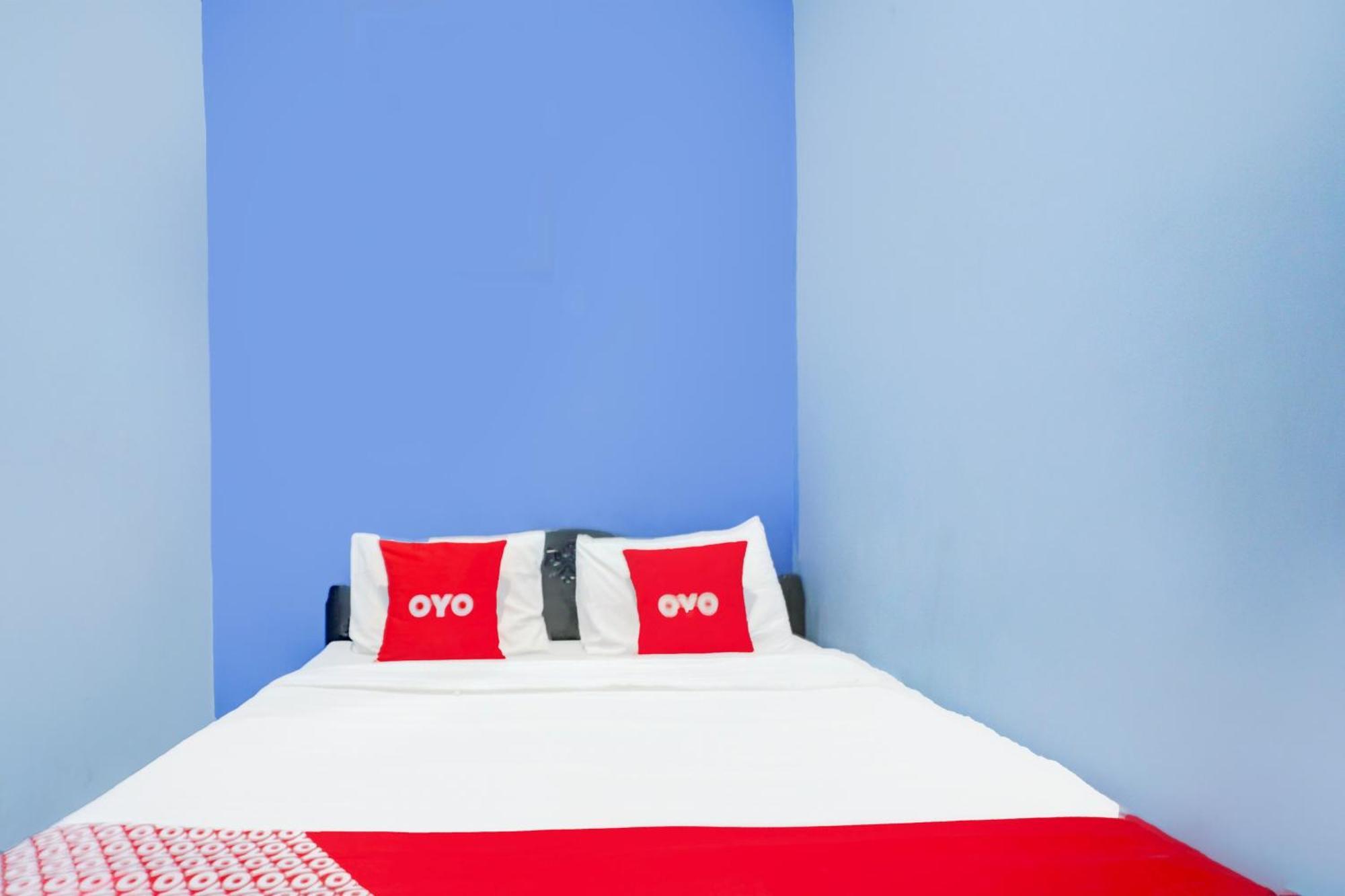 Oyo Life 93083 Nova Jaya 3 Homestay Syariah Lamongan Luaran gambar