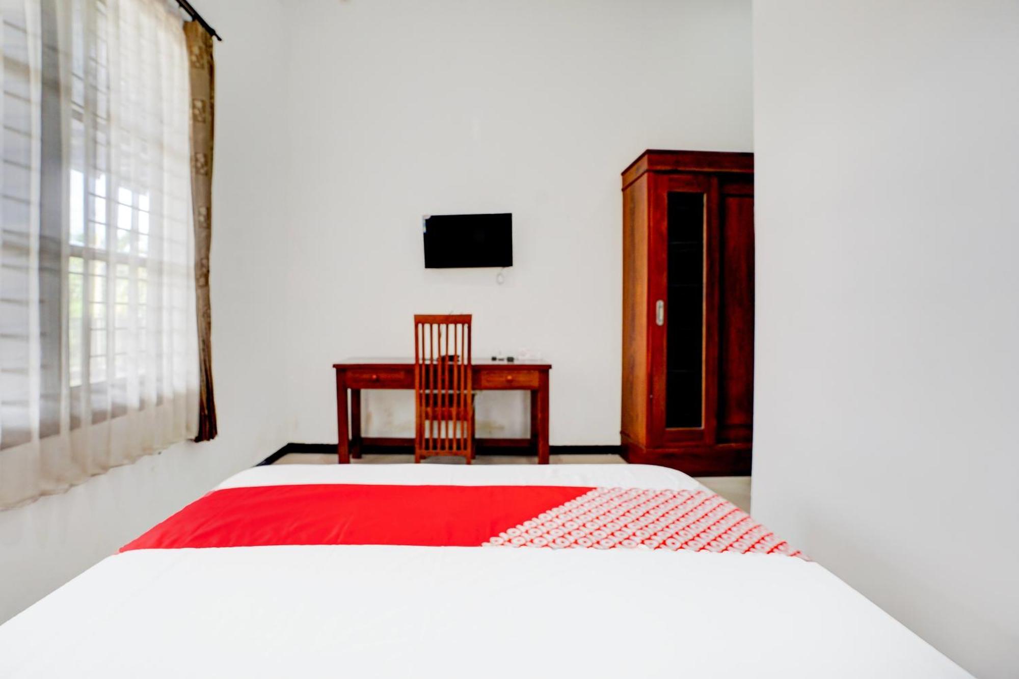 Oyo Life 93083 Nova Jaya 3 Homestay Syariah Lamongan Luaran gambar