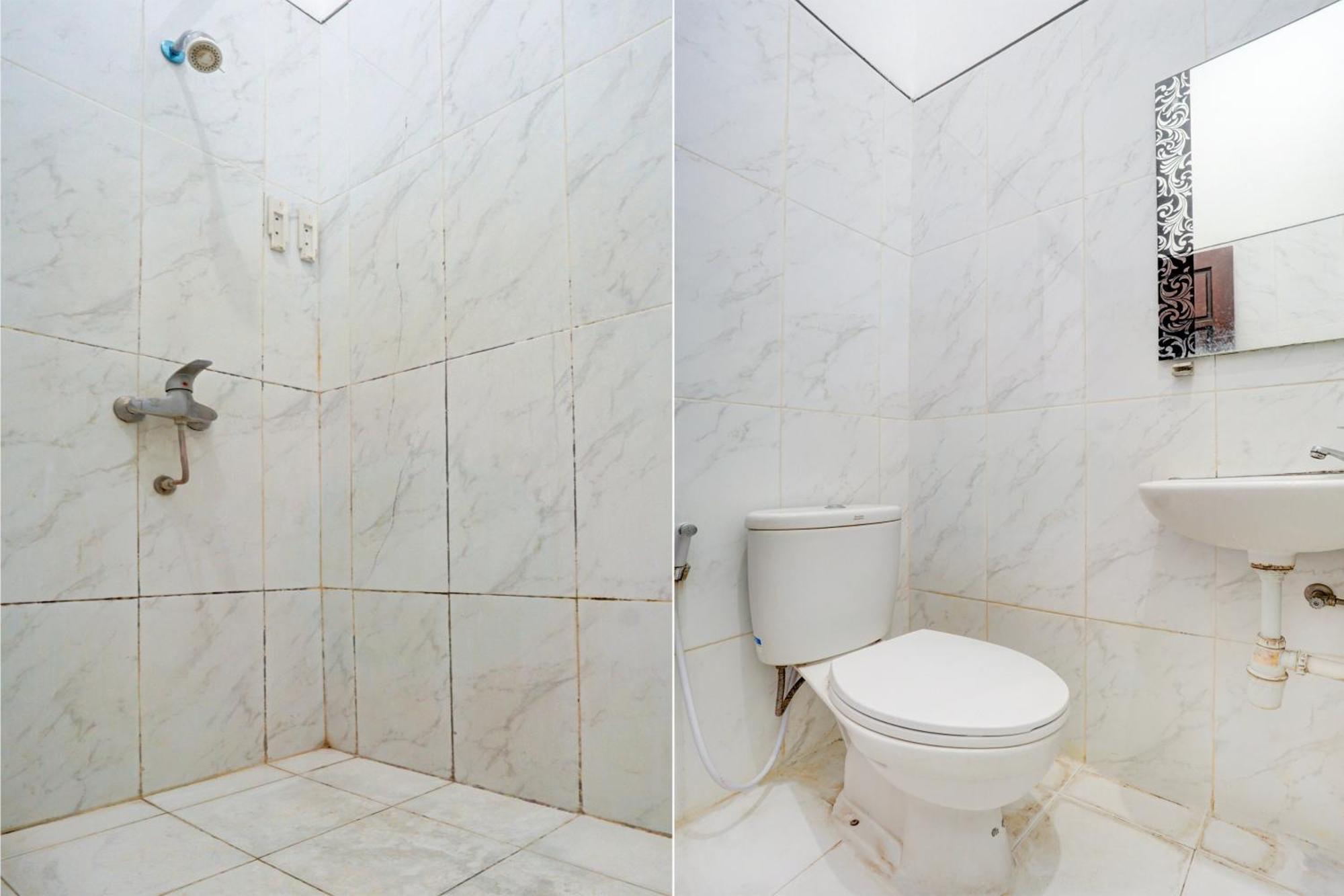 Oyo Life 93083 Nova Jaya 3 Homestay Syariah Lamongan Luaran gambar